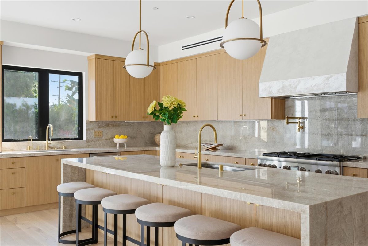 6th Street Residence — Photo 4