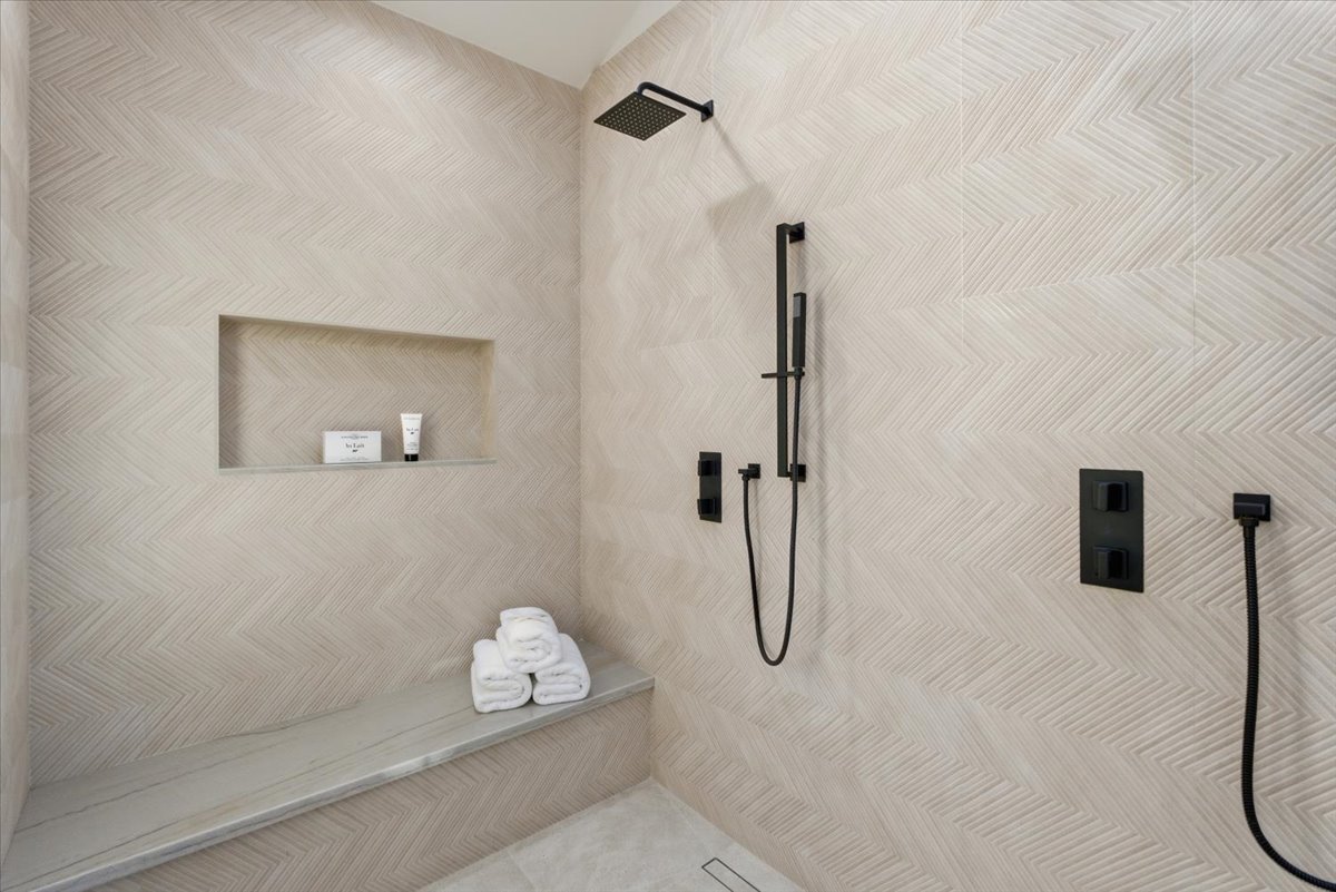 6th Street Residence — Photo 11
