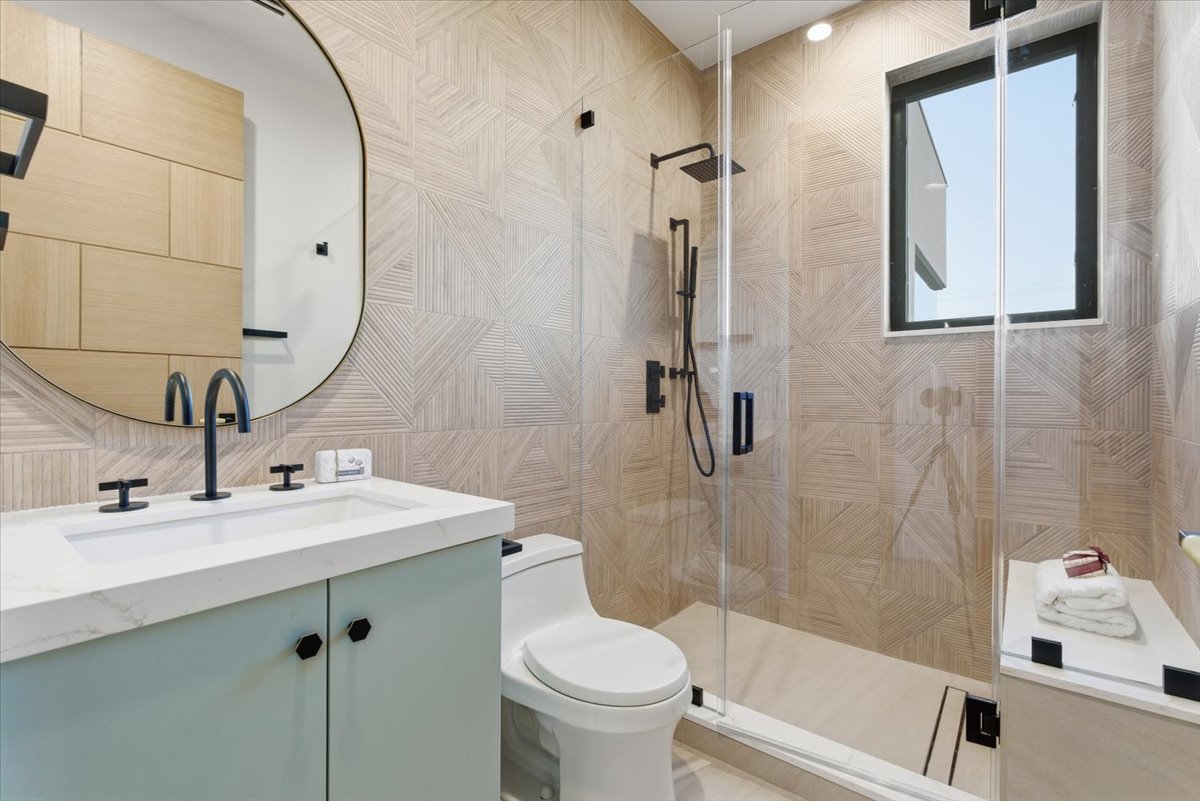 6th Street Residence — Photo 13