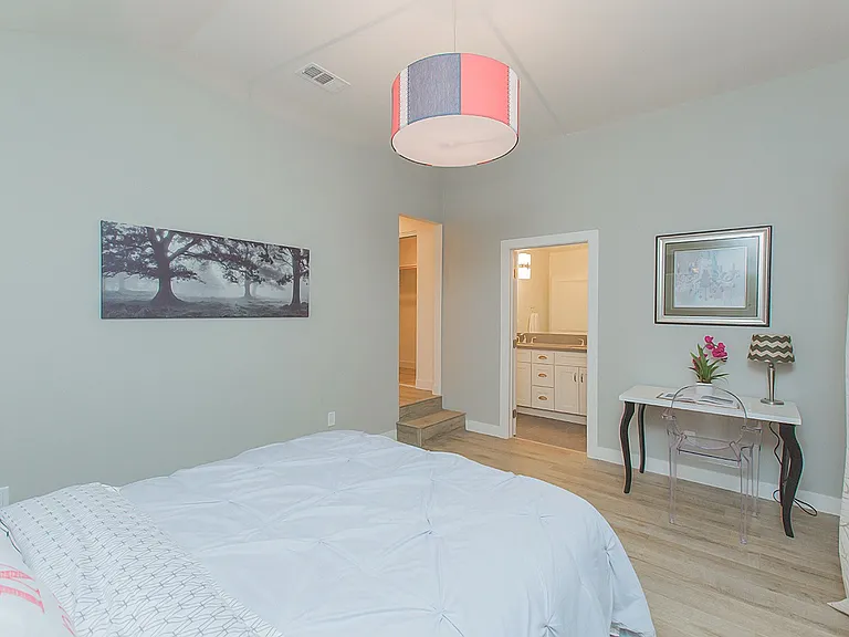 Atwater Ave Residence — Photo 10