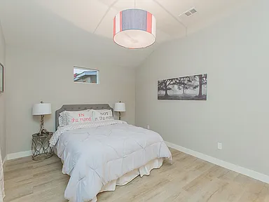Atwater Ave Residence — Photo 11