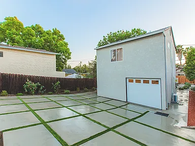 Atwater Ave Residence — Photo 23