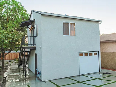 Atwater Ave Residence — Photo 38