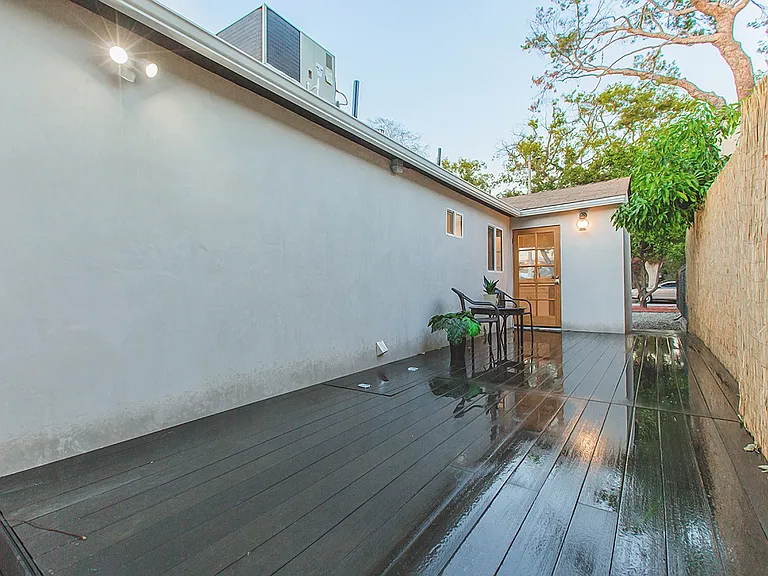 Atwater Ave Residence — Photo 39