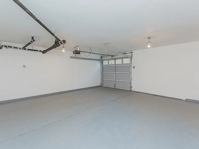 Atwater Ave Residence — Photo 40