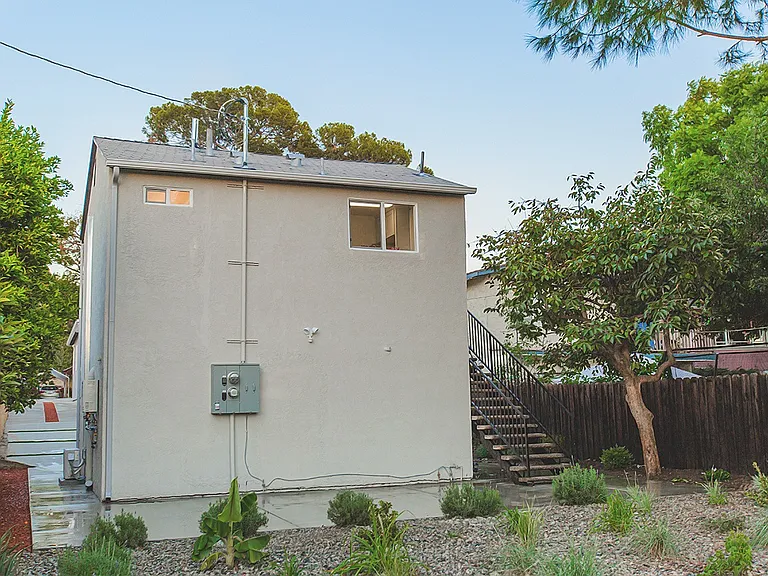 Atwater Ave Residence — Photo 64