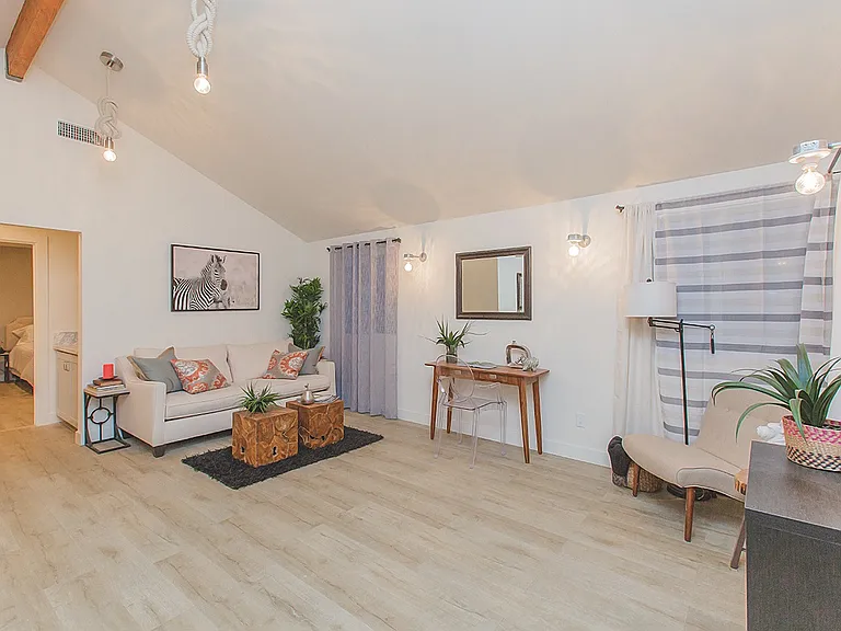 Atwater Ave Residence — Photo 69
