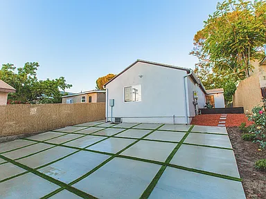 Atwater Ave Residence — Photo 72