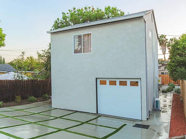 Atwater Ave Residence — Photo 74