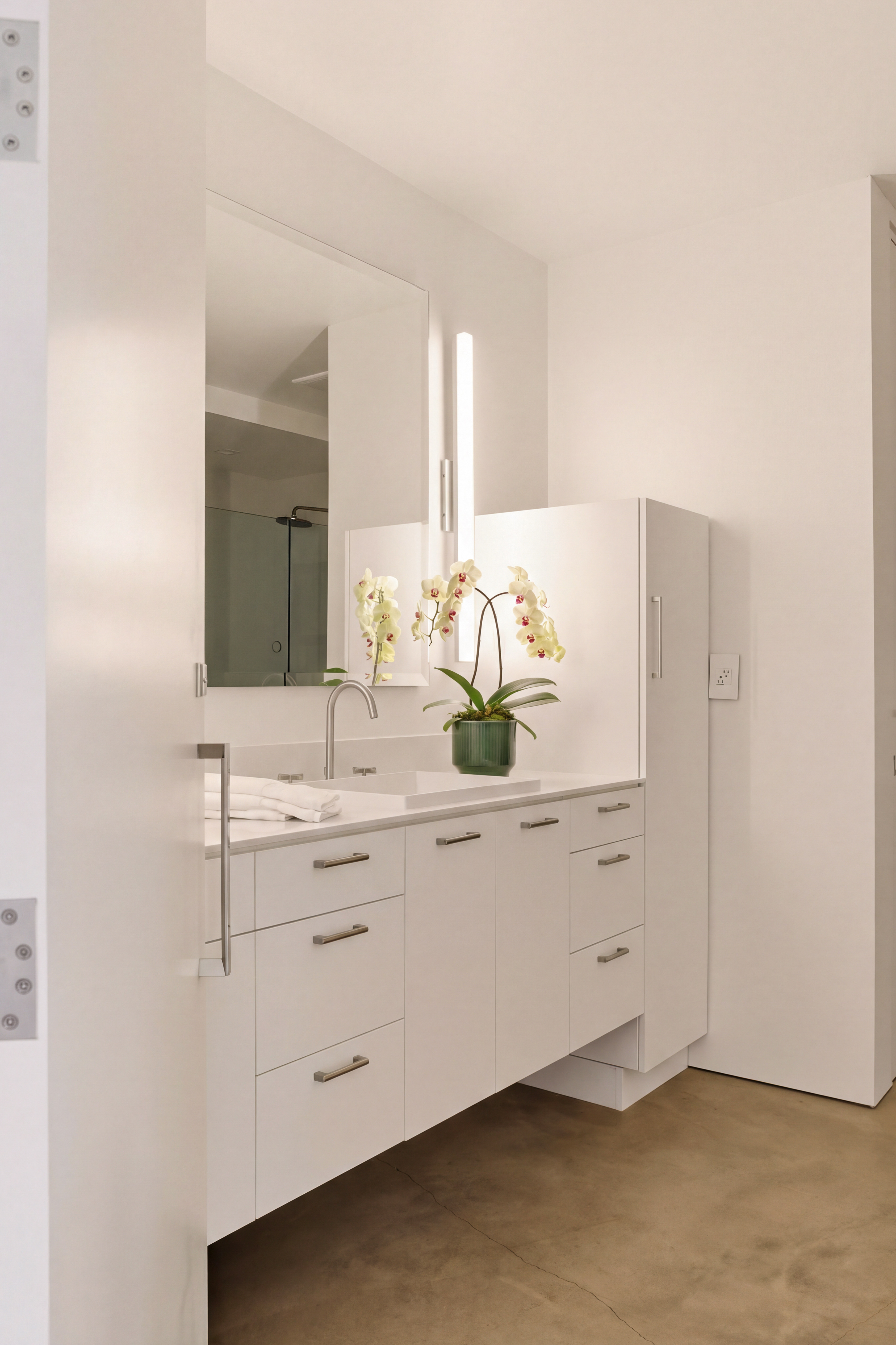 Castle Road Residence — Photo 32