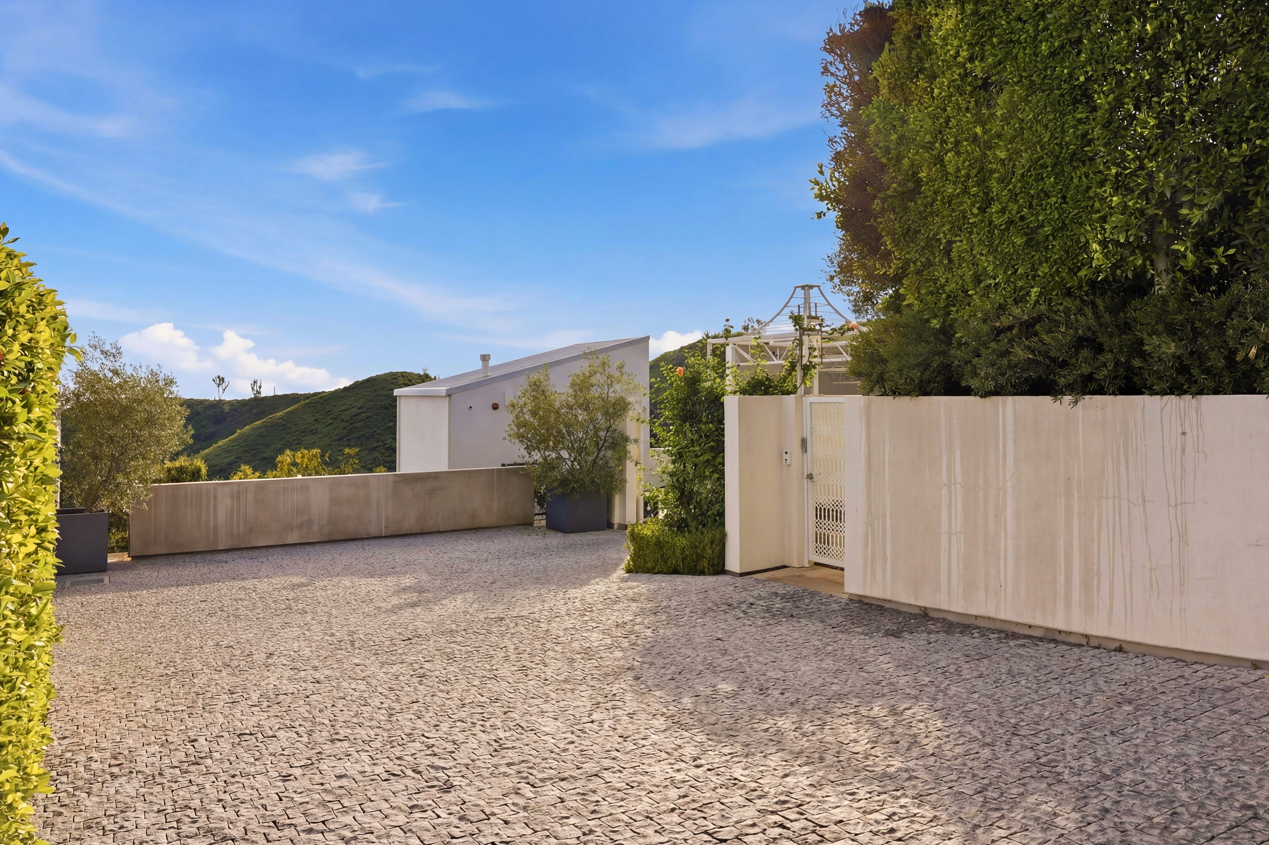 Castle Road Residence — Photo 59