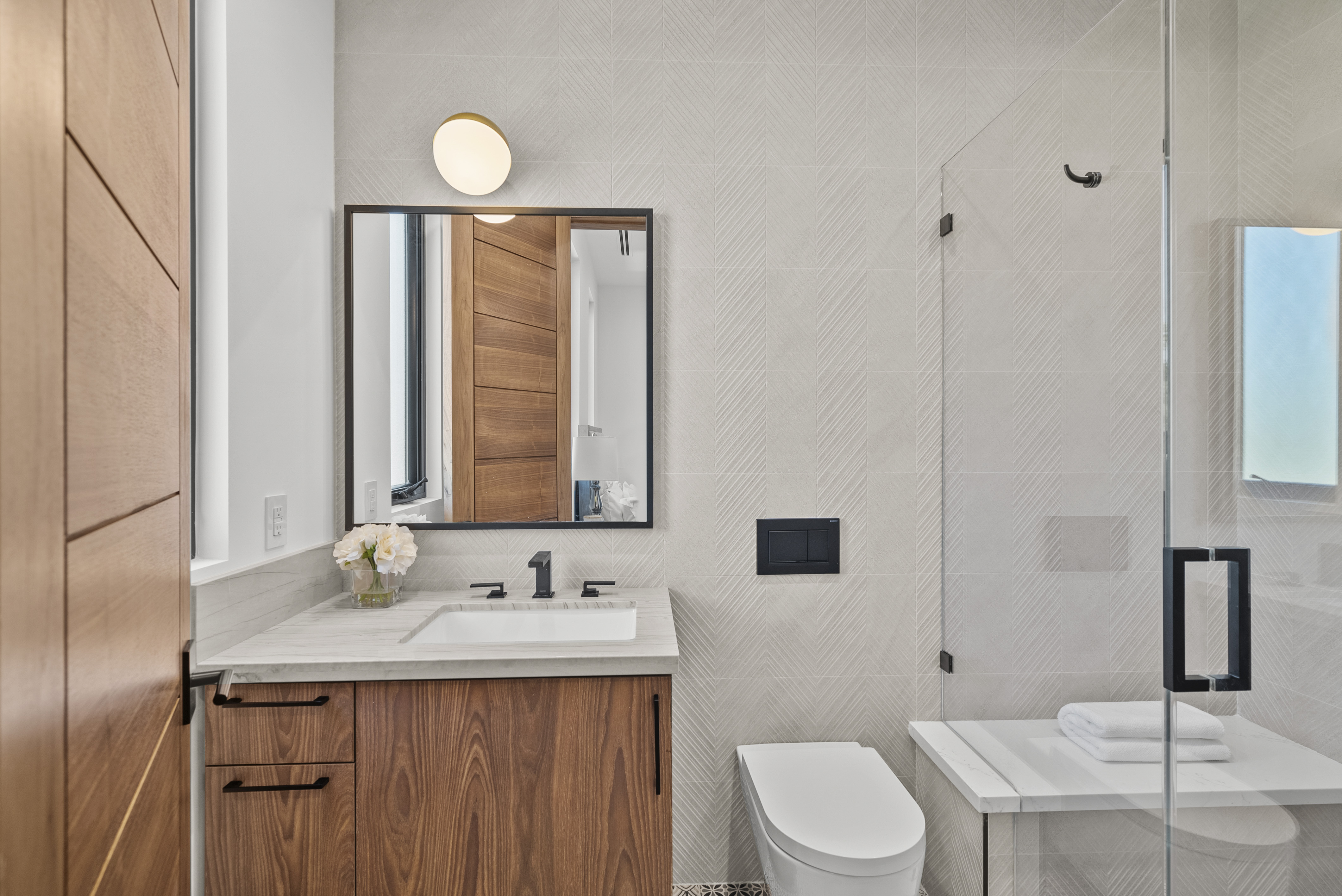 Farmdale Ave Residence — Photo 2