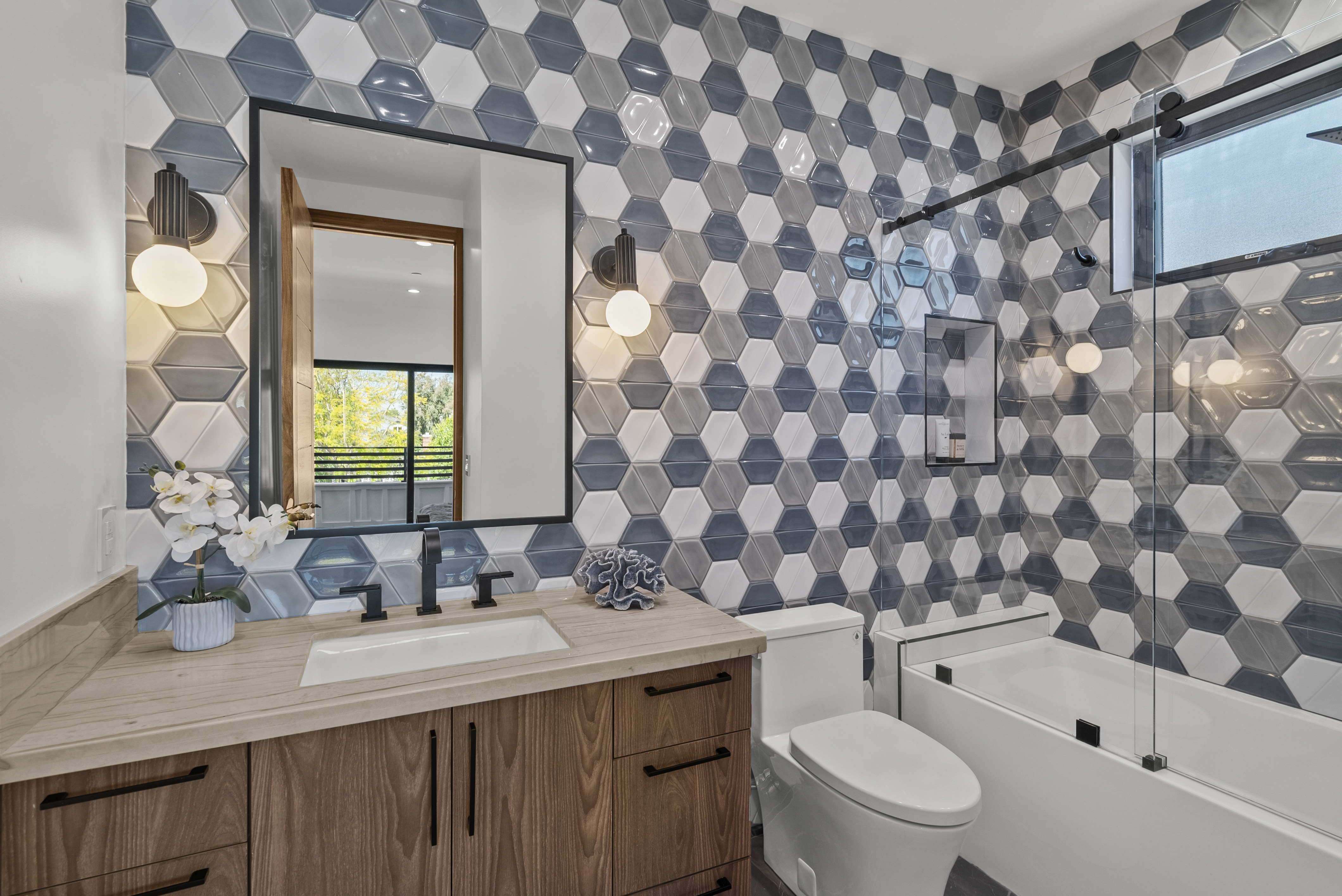 Farmdale Ave Residence — Photo 4