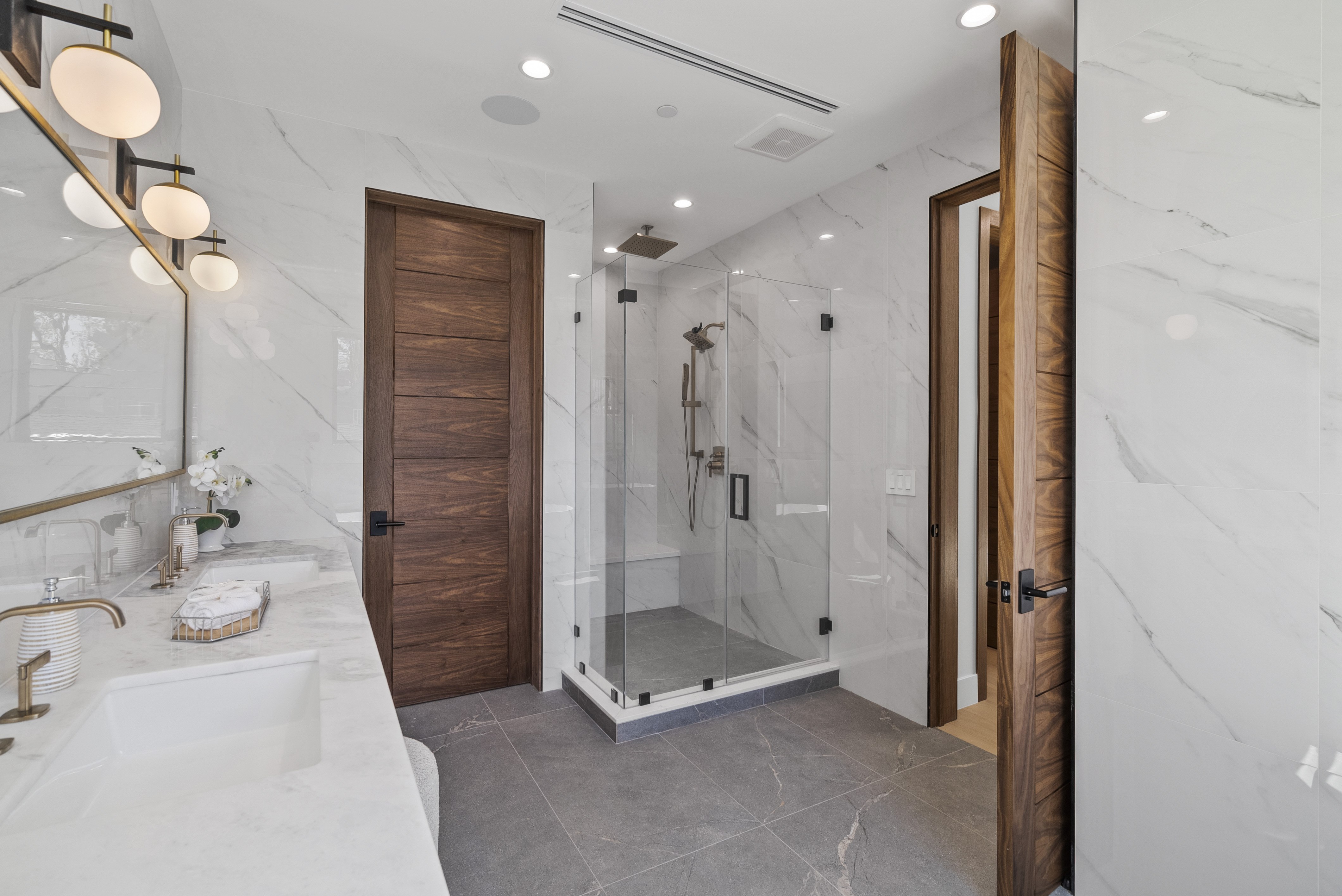Farmdale Ave Residence — Photo 7