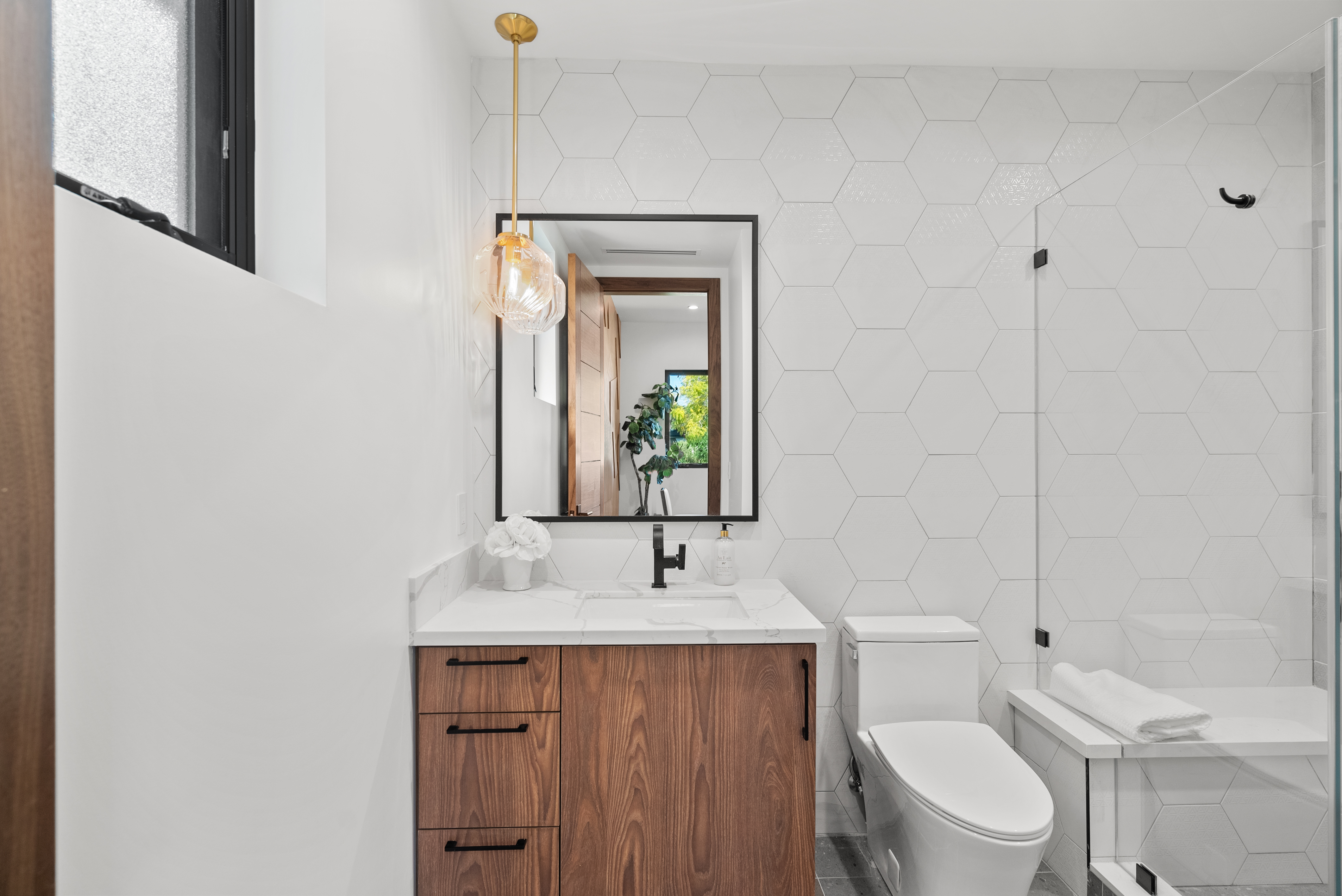 Farmdale Ave Residence — Photo 11