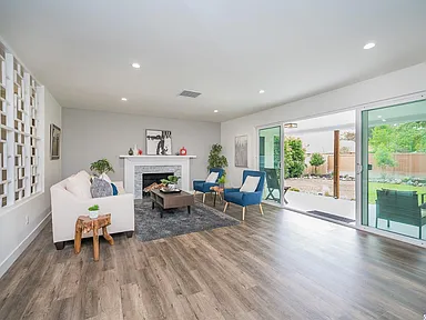 Fox Ridge Dr Residence — Photo 4