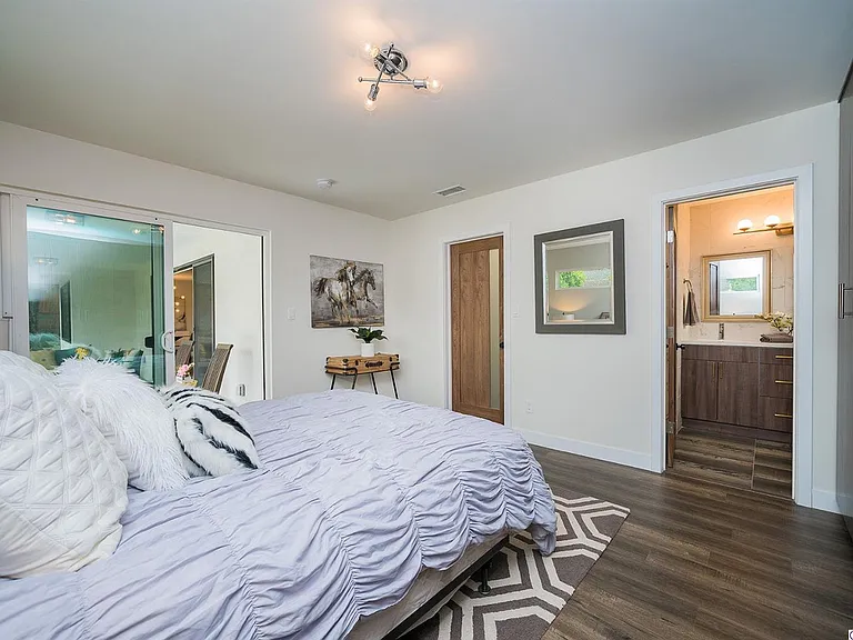 Fox Ridge Dr Residence — Photo 5