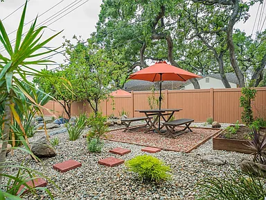 Fox Ridge Dr Residence — Photo 6