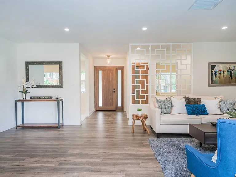 Fox Ridge Dr Residence — Photo 11
