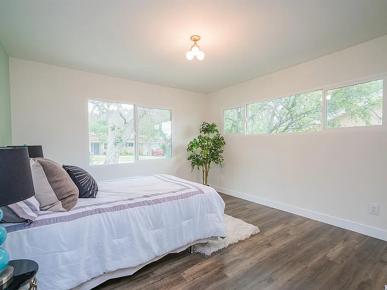 Fox Ridge Dr Residence — Photo 21
