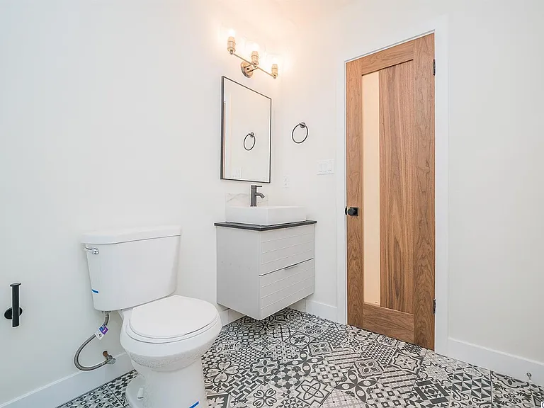 Fox Ridge Dr Residence — Photo 22