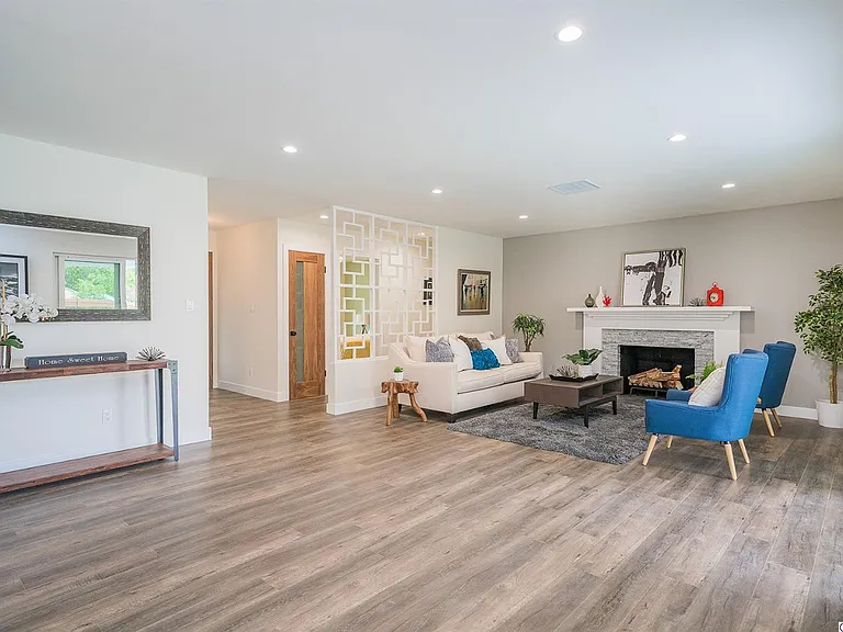 Fox Ridge Dr Residence — Photo 23