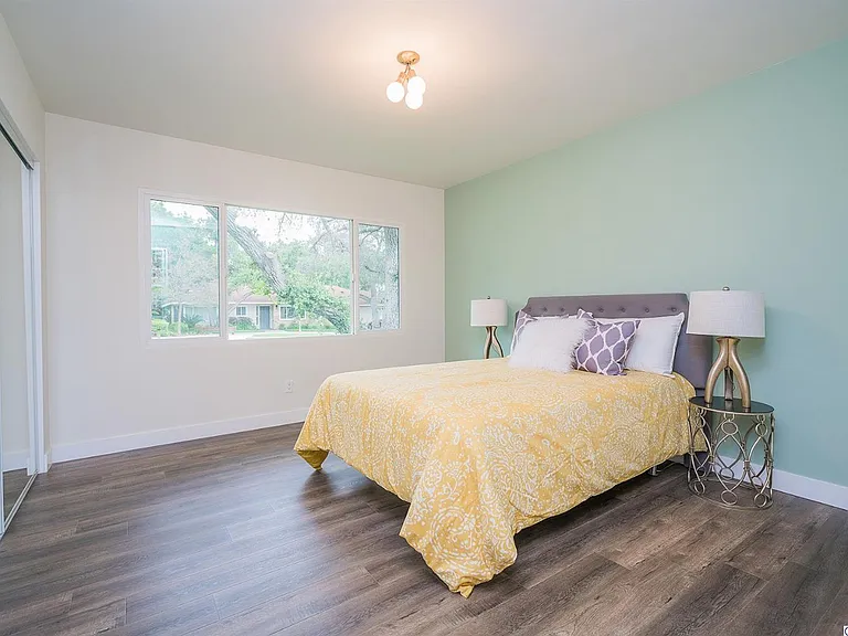 Fox Ridge Dr Residence — Photo 24