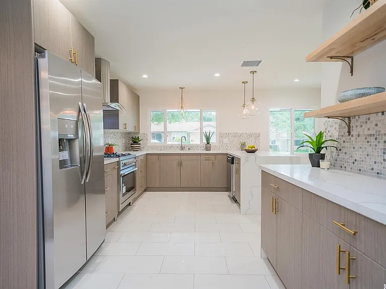 Fox Ridge Dr Residence — Photo 32