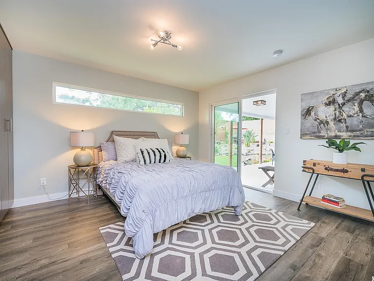 Fox Ridge Dr Residence — Photo 36