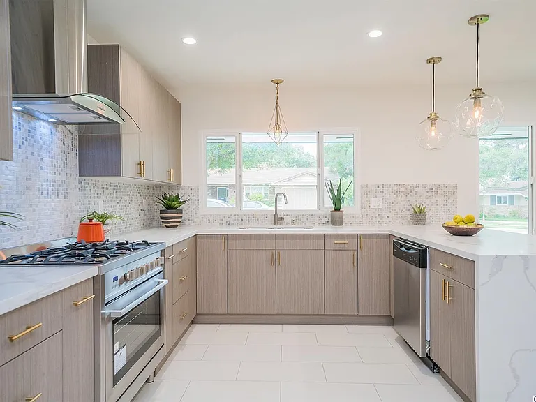 Fox Ridge Dr Residence — Photo 55