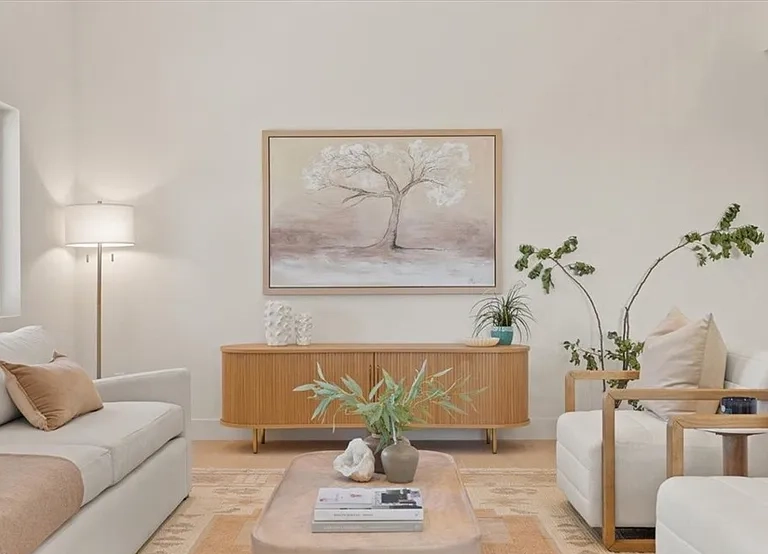 Jordan Ave Residence — Photo 7