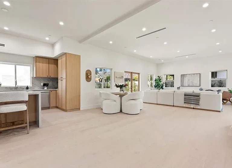 Jordan Ave Residence — Photo 10