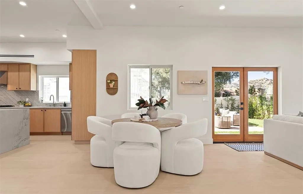 Jordan Ave Residence — Photo 13