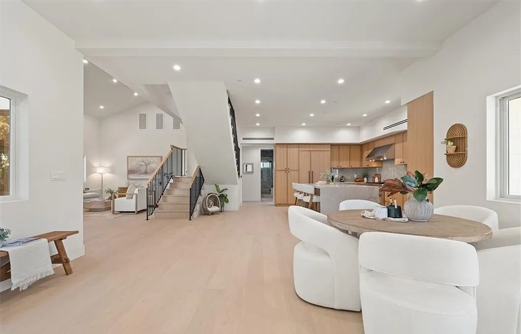 Jordan Ave Residence — Photo 14