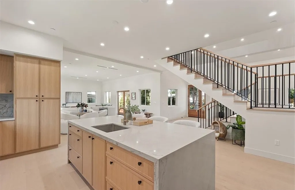 Jordan Ave Residence — Photo 15
