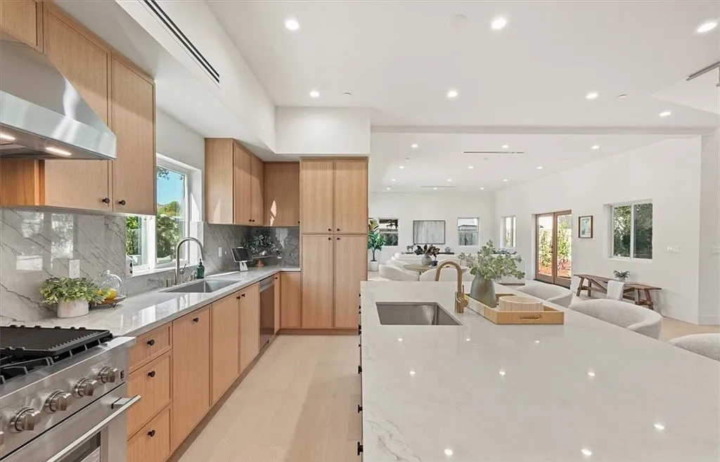 Jordan Ave Residence — Photo 16