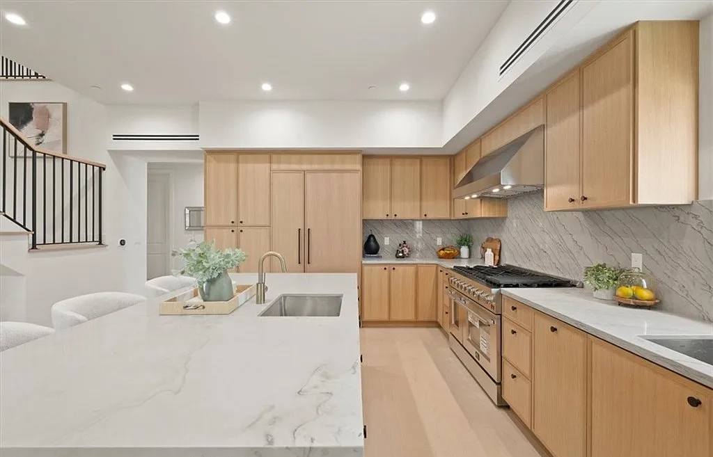 Jordan Ave Residence — Photo 17
