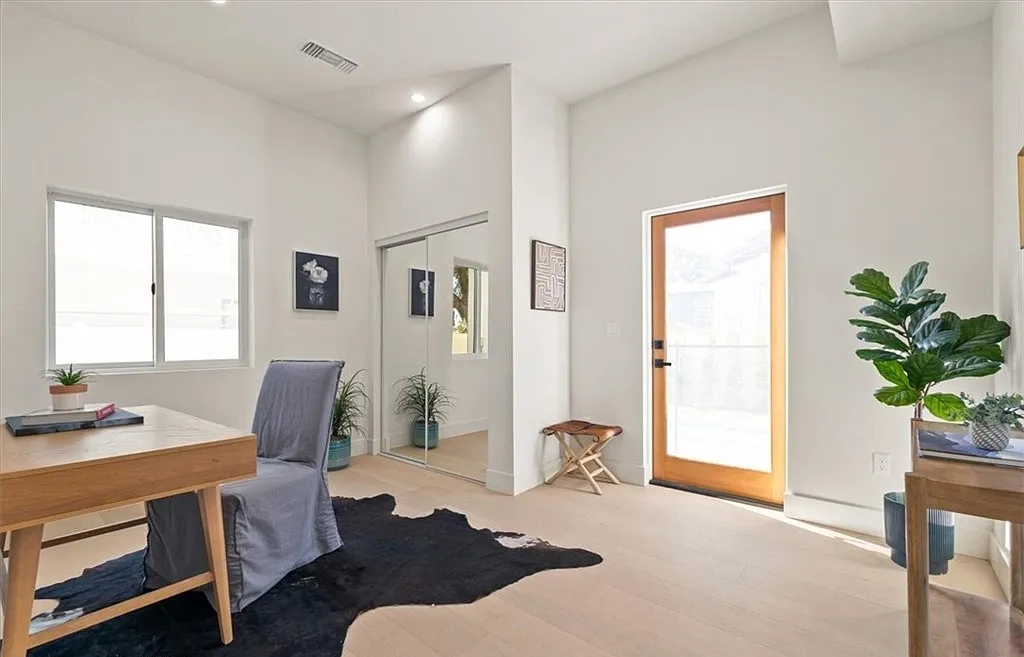 Jordan Ave Residence — Photo 18