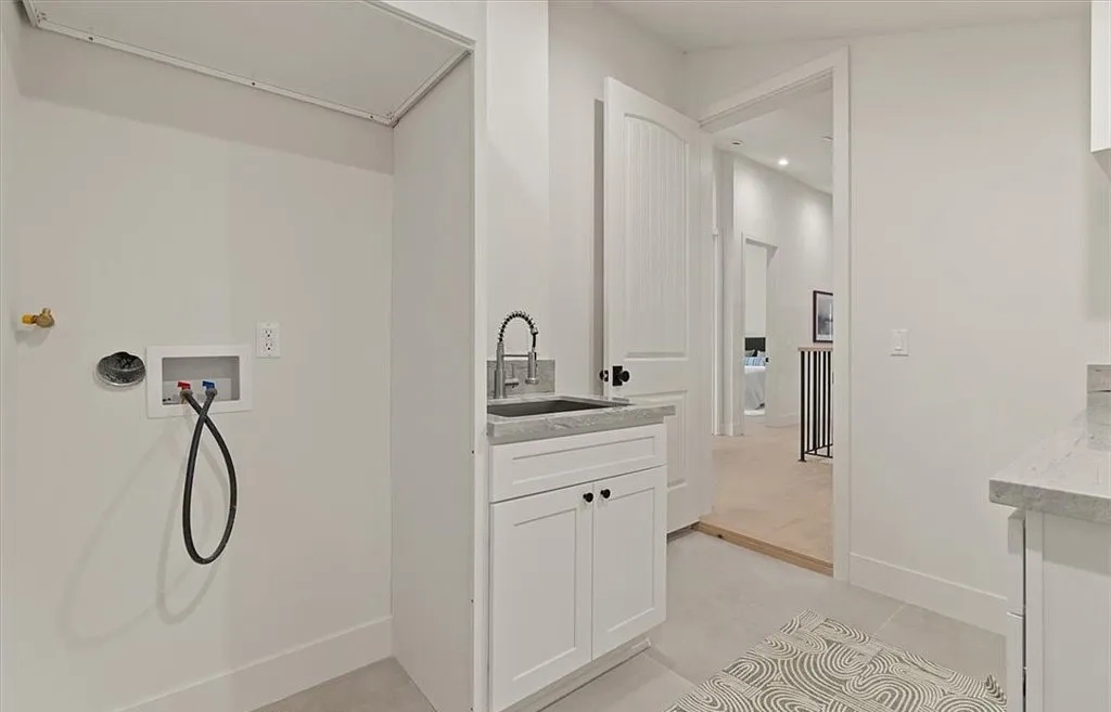 Jordan Ave Residence — Photo 21