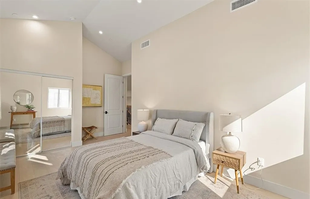 Jordan Ave Residence — Photo 22