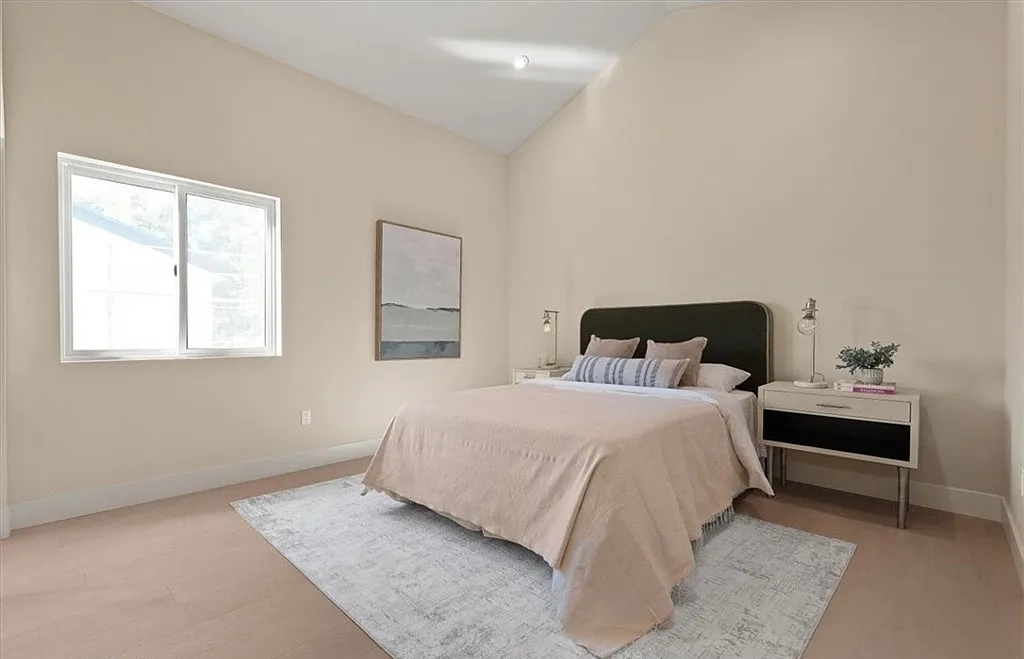 Jordan Ave Residence — Photo 23