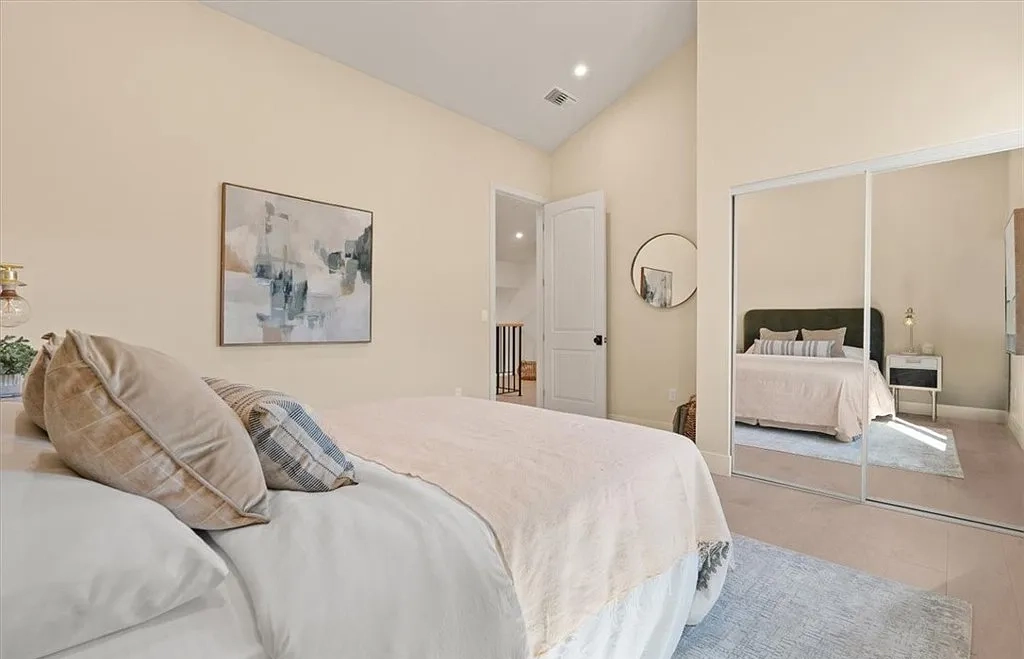 Jordan Ave Residence — Photo 24