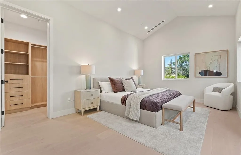 Jordan Ave Residence — Photo 25