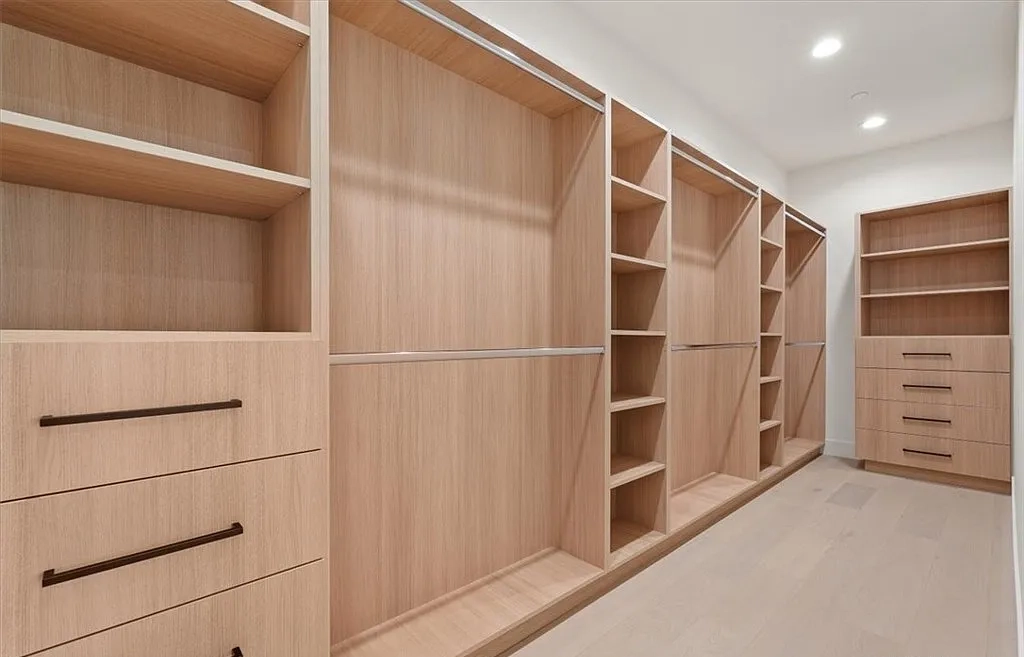 Jordan Ave Residence — Photo 29