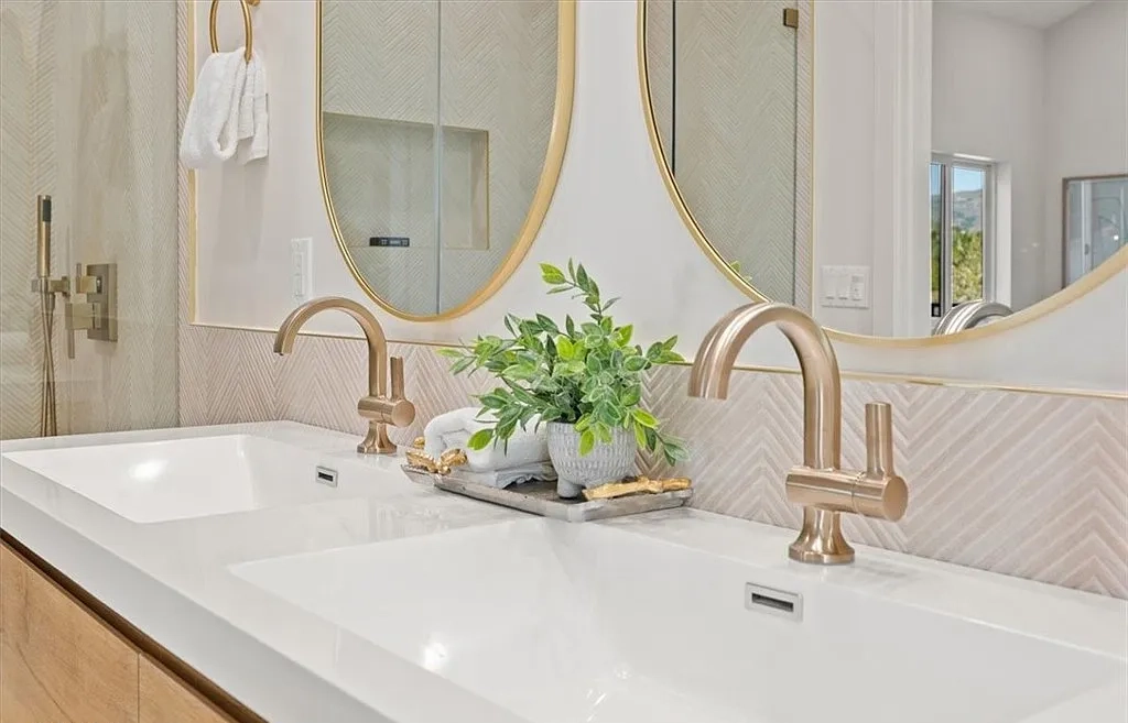 Jordan Ave Residence — Photo 32