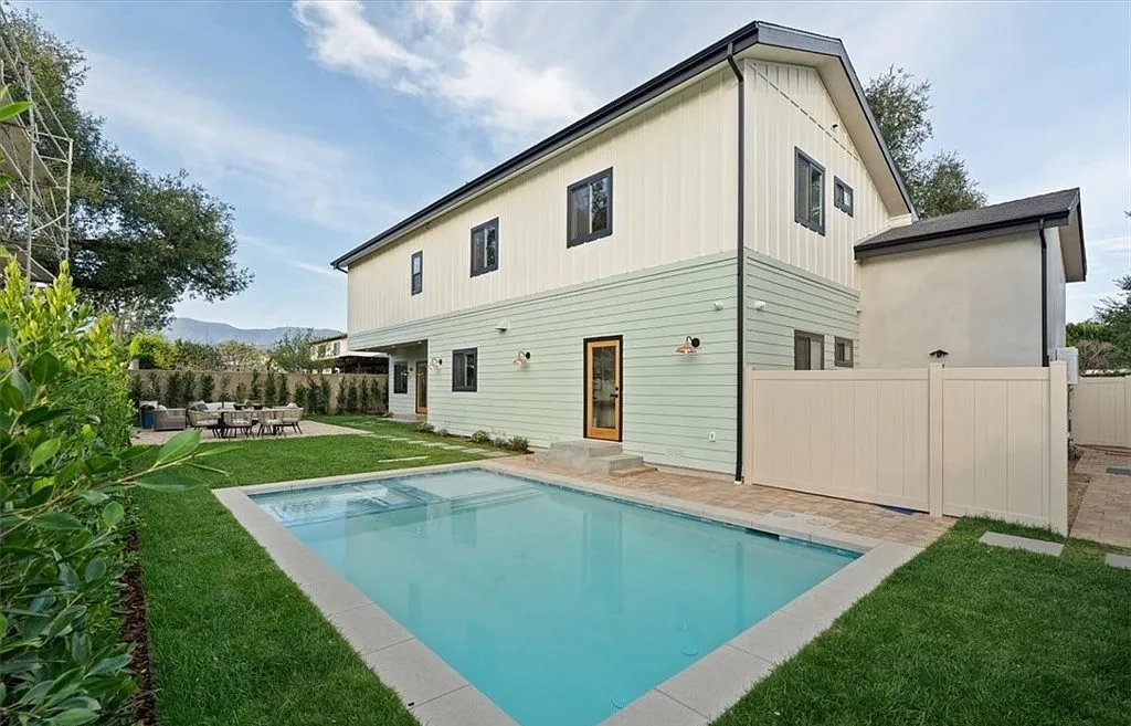 Jordan Ave Residence — Photo 35