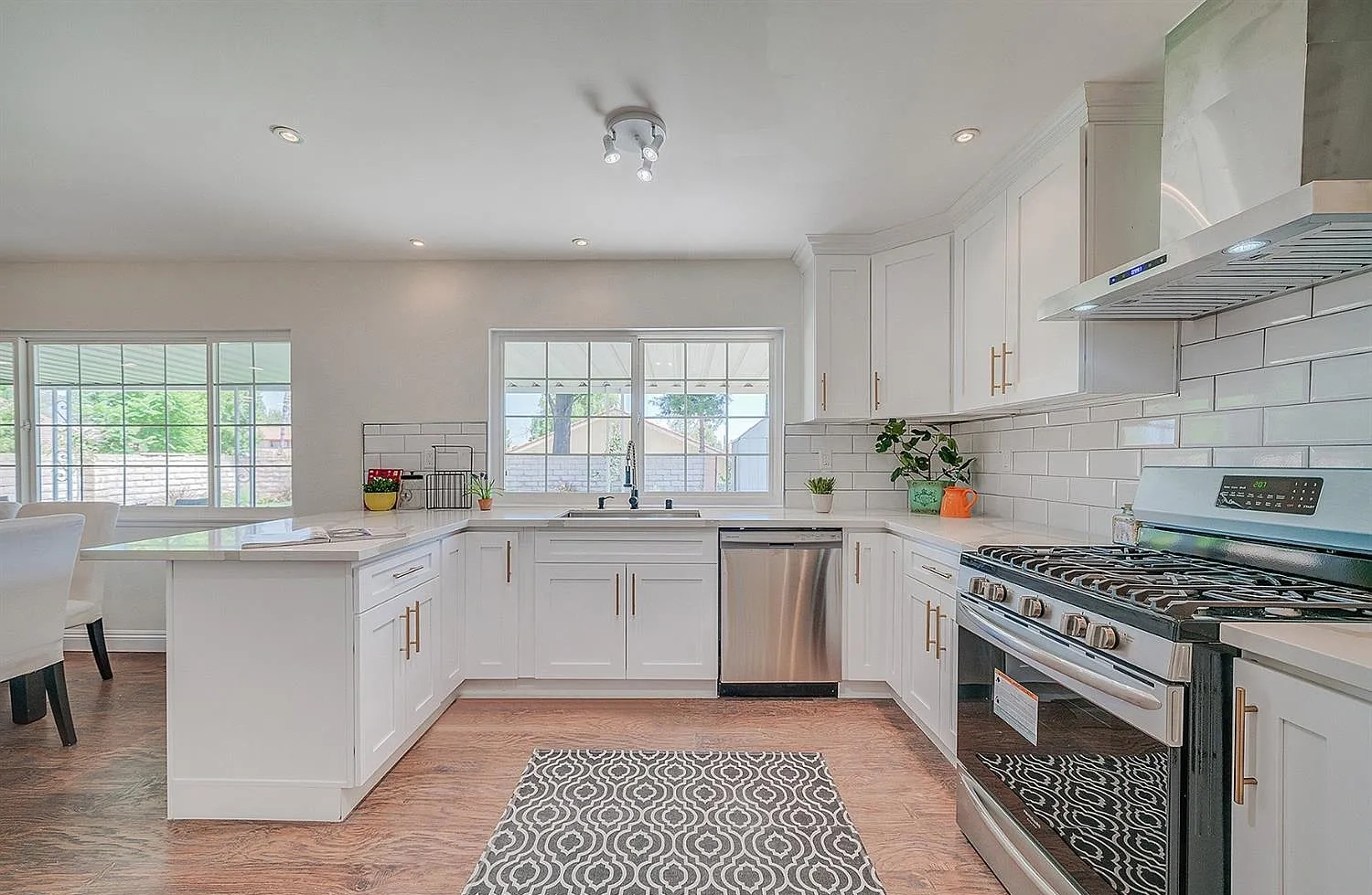 Meadow Wood Ln Residence — Photo 9