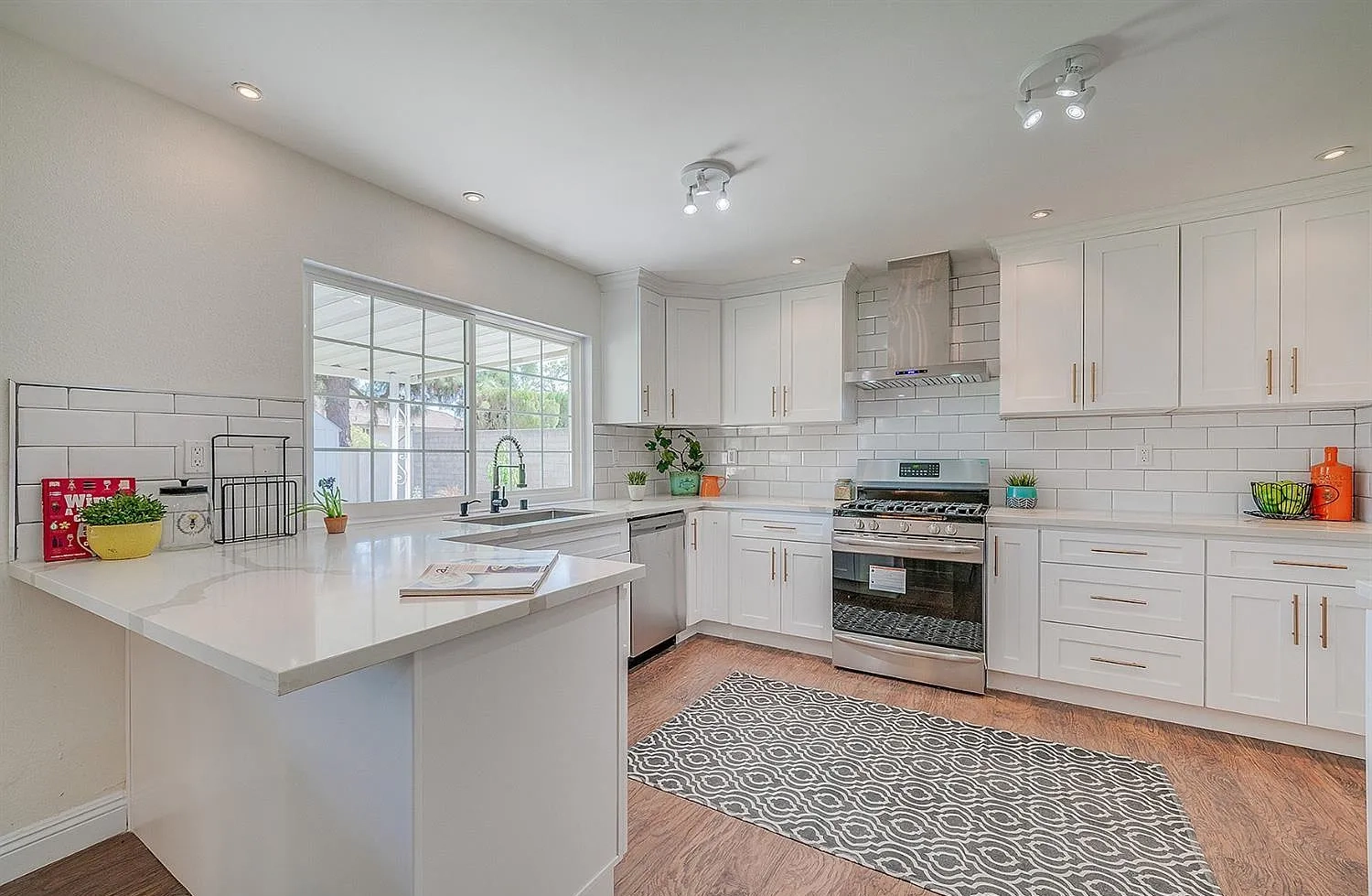 Meadow Wood Ln Residence — Photo 11