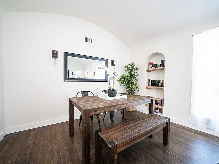 Willoughby Ave Residence — Photo 6