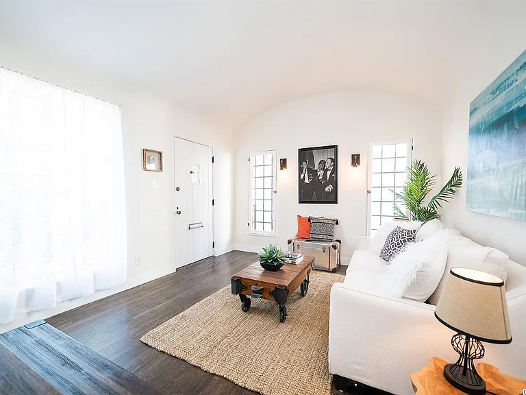 Willoughby Ave Residence — Photo 31